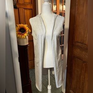 Nwt-cyrus Women’s Sleeveless Duster with Hood